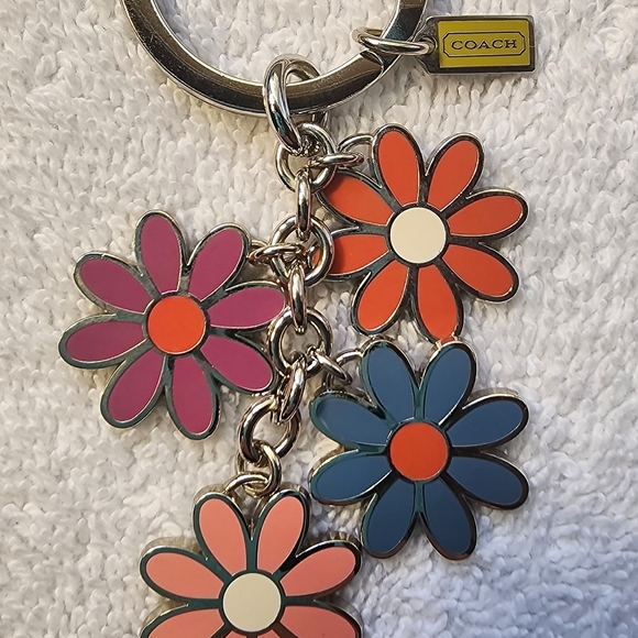 Coach Multicolor Daisy Enamel & Silver Spilt Ring Key Chain/Bag charm NEW - Picture 1 of 8
